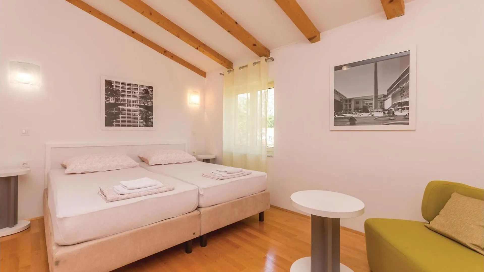 Beautiful Apartment In Starigrad Paklenica With Heated Swimming Pool Chorvatsko