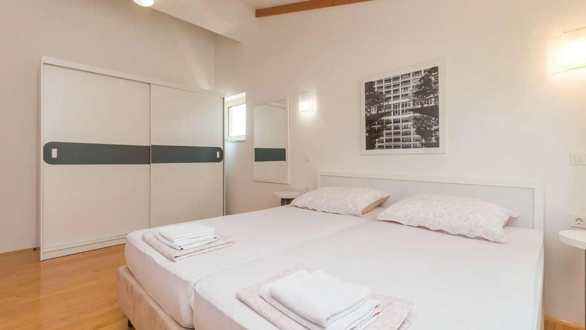 Beautiful Apartment In Starigrad Paklenica With Heated Swimming Pool