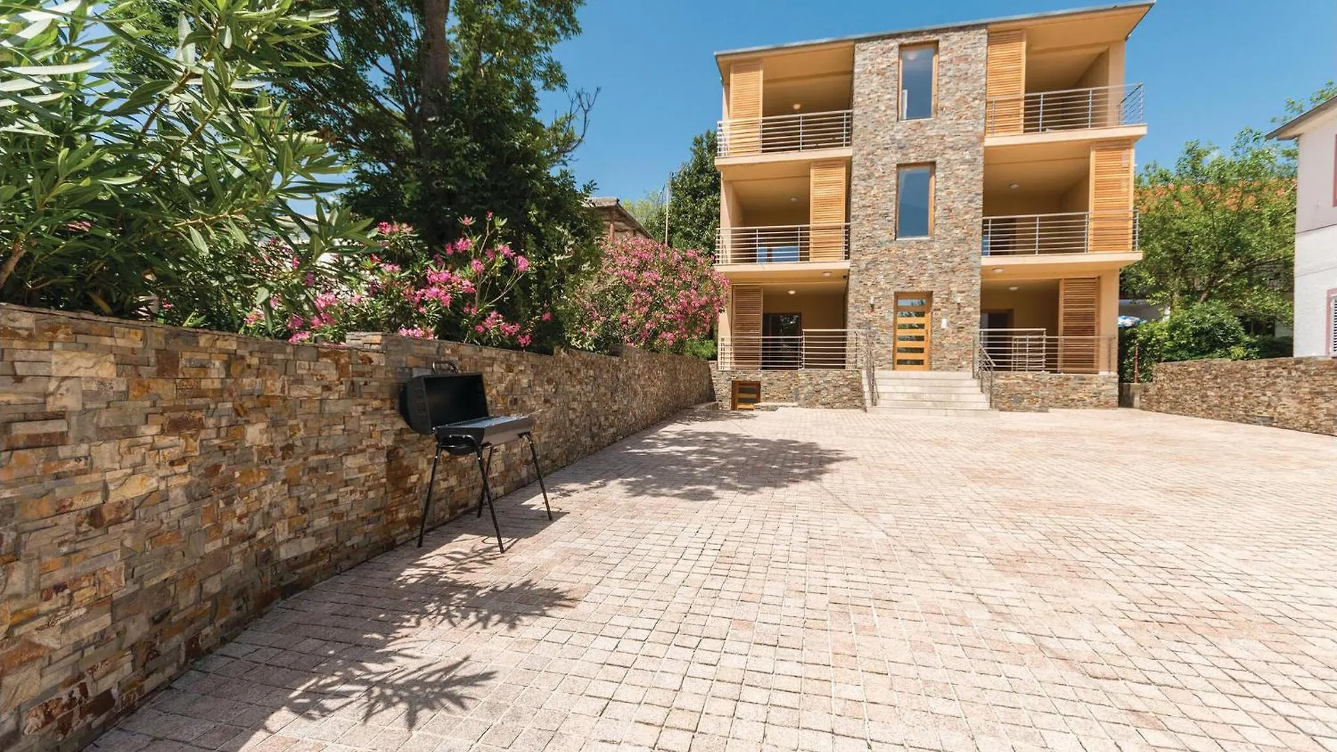 Beautiful Apartment In Starigrad Paklenica With Heated Swimming Pool